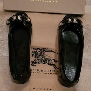 Burberry buckle flats size 37.5 new in box with b